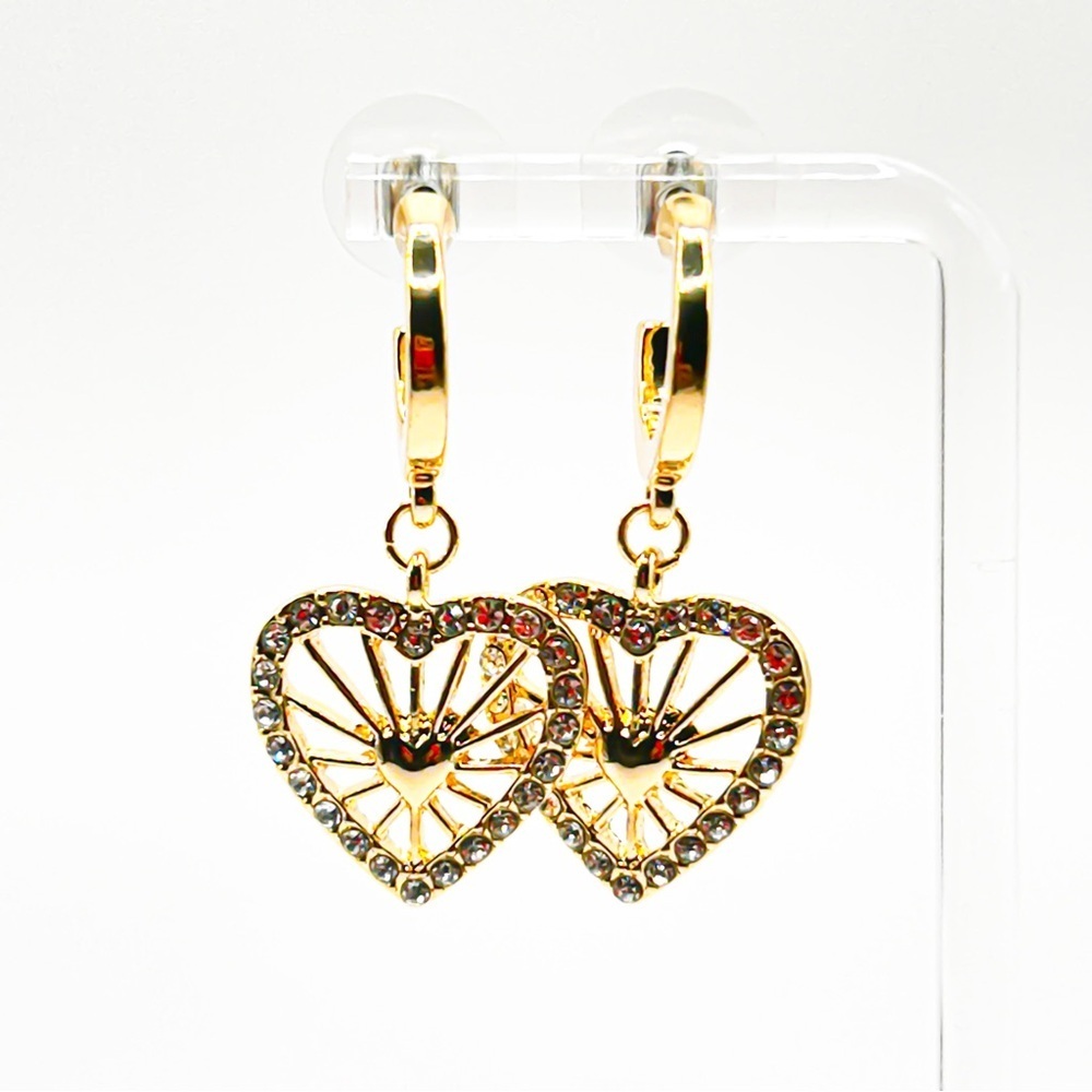 NWOT Beautiful heart earrings, 18 k gold plated, hypoallergenic